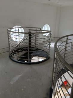 Tubular Stainless Steel Horizontal Railing System - Curved Landing Rail